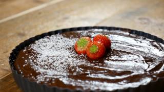 Chocolade Mousse Taart van Avocado  FITBEAUTYNL [upl. by Nire803]