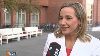 quotDanke emanzipiert sind wir selberquot  Kristina Schröder im N24Interview  180412 [upl. by Dwinnell483]