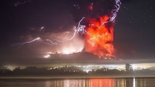 Eruption Spectaculaire du Volcan Calbuco 23 avril 2015 [upl. by Hanway]