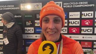 Lucinda Brand vervolgt unieke reeks met medailles op WK veldrijden 2024 [upl. by Elleinet626]