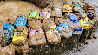 I found a muddy cars miniature car Tomica  Water amp Foam Car Wash Video♪ [upl. by Odnaloy]