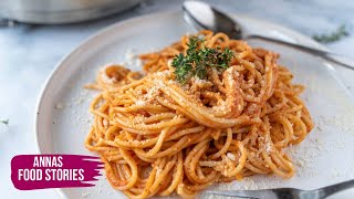 Original italienische Spaghetti mit Tomatensauce  einfach lecker schnell [upl. by Ynnej]