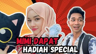 BAGI HADIAH DEKAT BOYFRIEND MIMI TAKE EXPECT REACTION MIMI MACAMNI [upl. by Lian172]