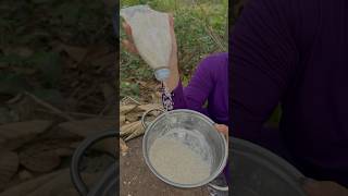 Single mom show SMART idea for SURVIVAL in forest camping outdoor bushcraft survival [upl. by Assillim]