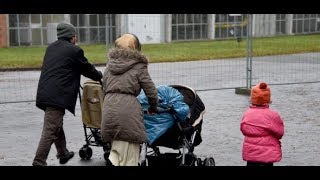 Flüchtlinge Der Familiennachzug nach Deutschland verläuft schleppend [upl. by Aromas]