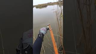 Пеленгас рыбалкасрогаткой slingshotfishing охотасрогаткой [upl. by Thorman773]