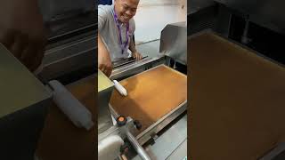 Mesin pembuat Kue Lapis food kulinerjajan shortvideo shorts [upl. by Nilla]