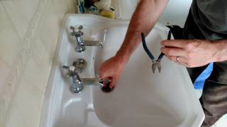 Replacing a clickclack basin waste [upl. by Ines]