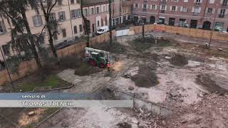 Piazza Cittadella prosegue labbattimento degli alberi [upl. by Aihtiekal]