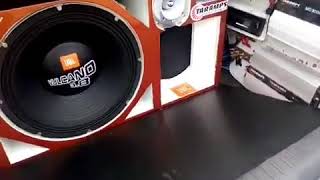 Caixa de Som JBL Vulcano 38 1900 rms 4 Vias tocando forte [upl. by Hagai639]