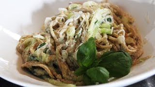 De Dagschotel  Spaghetti met courgette en crème van cashewnoten [upl. by Norrag161]