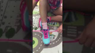 Easy way to teach kids to tie shoelaces [upl. by Renny]