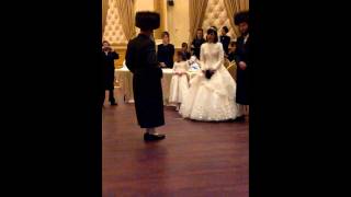 Oshvar rabbe dancing mitzvah tantz [upl. by Nooj144]