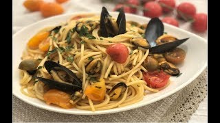 Spaghetti alle cozze RICETTA VELOCE E LEGGERA [upl. by Htidra]