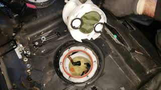 2007 2013 MERCEDES W216 CL63 CL65 CL550 HOW TO REMOVE FUEL PUMP AND FUEL FILTER UNITS [upl. by Gae]