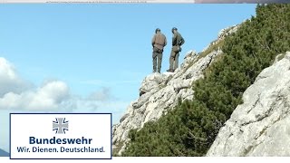 Heeresbergführer der Bundeswehr üben die Bergrettung in den Alpen [upl. by Nidia]