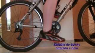 How to clip and unclip SPD cleats pedalsJak zacvaknout a uvolnit SPD pedály šlapky [upl. by Ontine]