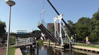 Brugopening Oranjebrug Nieuwerkerk ad IJssel Ophaalbrug Drawbridge Pont Levis Klappbrücke [upl. by Inafit]