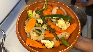 Cómo hacer zanahorias coliflor y chiles en vinagre [upl. by Longo]