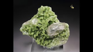 20405  VESUVIANITE MUSCOVITE Jeffrey mine Canada [upl. by Ollehcram]