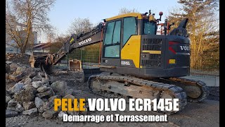 Pelle à chenille Volvo ECR145E Démarrage et terrassement [upl. by Eekaz]