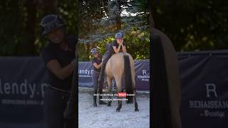 Jak zamontować kamizelkę wybuchową FreeJump 💥💥 horse equestrian [upl. by Nahamas]