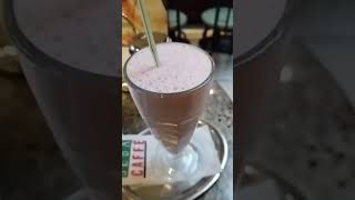 Капучіно молочний полуничний коктейль Cappuccino strawberry milkshake Milchiger Erdbeercocktail [upl. by Trace]