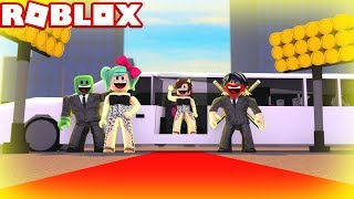 MIS AMIGOS ME COMPRAN una LIMUSINA en ROBLOX💎🤑 [upl. by Eittap906]