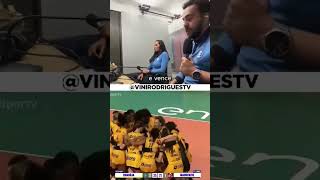 Veja narração de Vinícius Rodrigues em transmissão da Superliga Feminina no SporTV shorts volei [upl. by Nwahsirhc175]