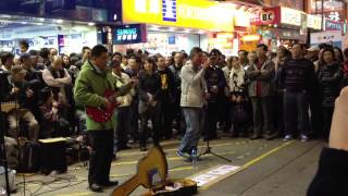 旺角街頭表演，遭警察叫停，引起市民喝倒彩 [upl. by Jonna775]