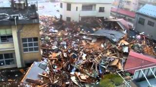 New footage of Tōhoku tsunami 日本の津波新しい映像 [upl. by Nyraa168]