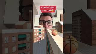 PUNTEGGIO EPICO CON UNA PALLA DA BASKET😱 [upl. by Ellezaj442]