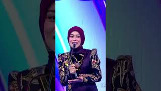 LESTI BERKAT RIDHO SUAMI MENANG SOCIAL MEDIA ARTIST OF THE YEAR IndonesiaMusicAwards2024 [upl. by Galasyn]