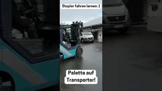 Gabelstapler fahren lernen Für die erste Fahrt Läuft Palette für Mobilzäune auf Transporter laden [upl. by Leihcim363]