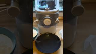 Der Trick mit dem Mehl  Pasta Maker 7000 Series von Philips [upl. by Ansela]