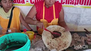 comida tradicional mexicana Tlayuda El secreto de la comida tradicional oaxaqueña que todos debería [upl. by Zug]