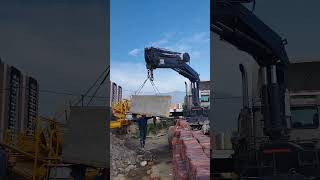 Descargue de piedras para Torre grúa [upl. by Ramses]