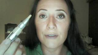 How to use concealer on your eyes using Neutrogena healthy skin eye brightening eye perfector [upl. by Acacia406]