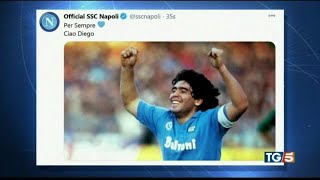 Annuncio della morte di Diego Armando Maradona  Servizio TG5 [upl. by Robbie]