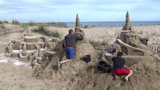 Sculpture sur sable à Marseillan Plage par Larenart [upl. by Boycey844]