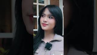 Adel Eks JKT48 Menjelajahi Block M [upl. by Landbert]