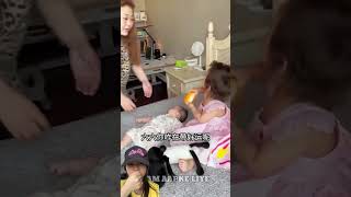 ADEK KECIL SIAPA YANG GENDONG MAMA PAPA KAKAK ⁉️shorts dubbing funny [upl. by Akemit]