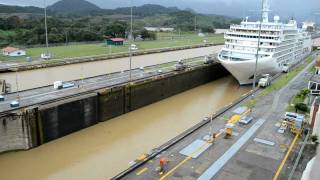 Canal de Panamá  Esclusa de Miraflores  Paso de crucero [upl. by Burack839]