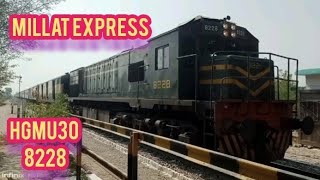 millat express HGMU30 8228 501 up GEU40 9015 passing from jahanian station great video [upl. by Lepp]