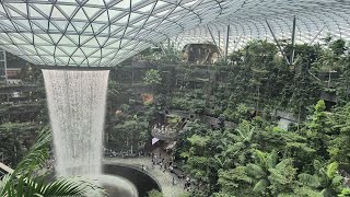 laéroport changi Singapouren long en large et en travers 🥰🇸🇬❤️😍🎆🙏😱 [upl. by Enia5]