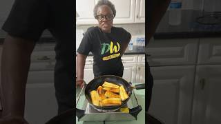 Plantains frying nicely cooking food foodie recipe dinner [upl. by Sinai]