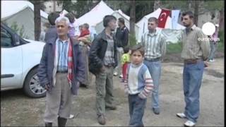 Siria rifugiati fuggono in Turchia [upl. by Reyem]