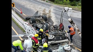 Grave accidente en Ipiales conductor de camión muere en trágico incidente captado en video [upl. by Renaud]