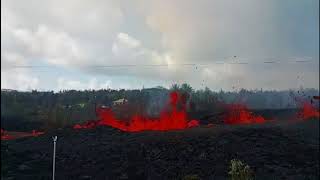 Raw Kilauea lava flow approaches Hawaii homes [upl. by Huba]