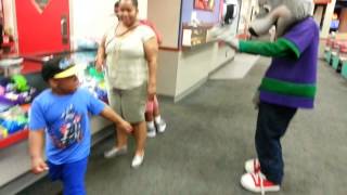 Kid gets scared of chuckie at chuckie cheese [upl. by Strawn106]